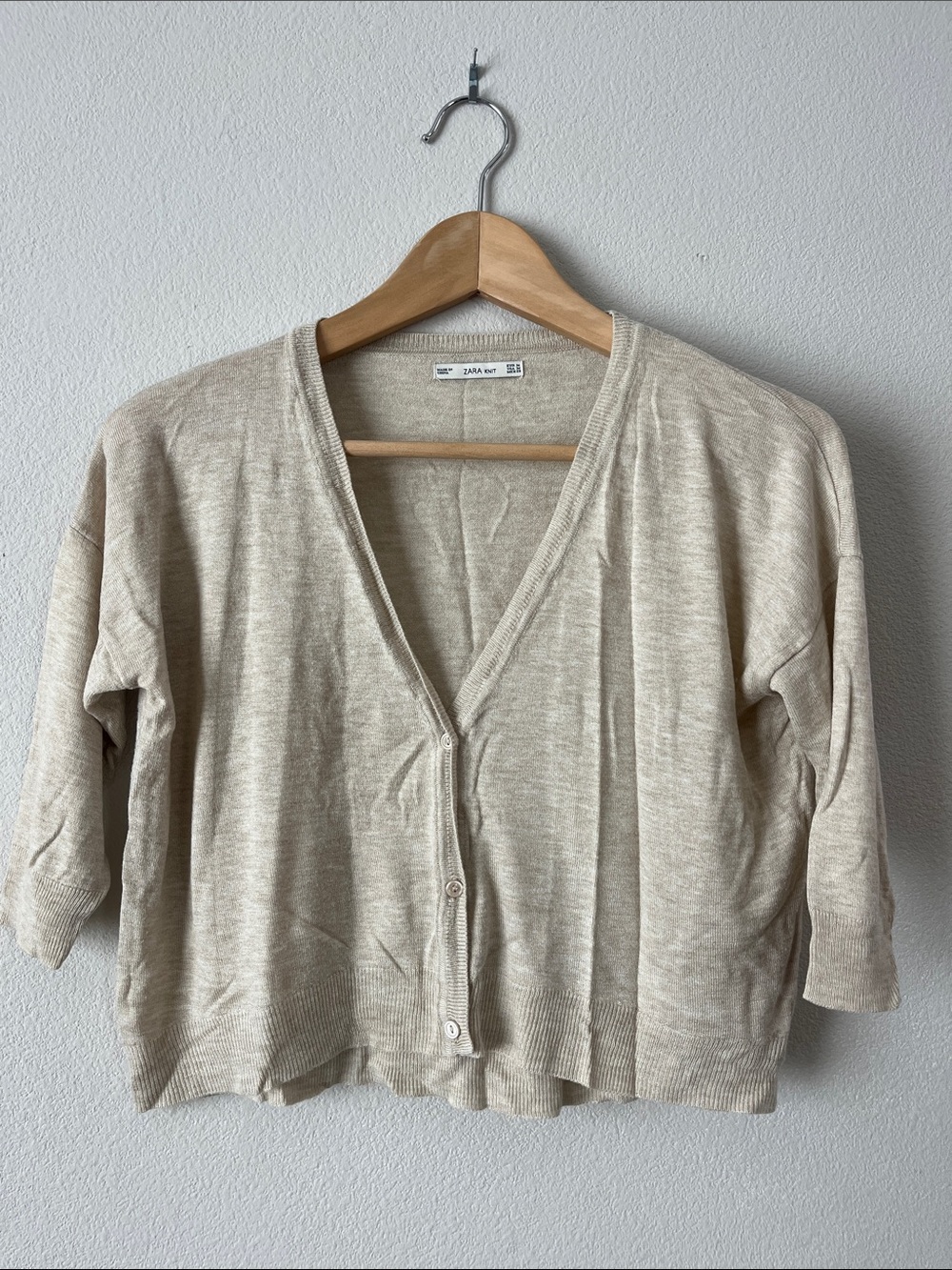 Zara Beige V-Neck Button-Front Lightweight Cropped Cardigan M